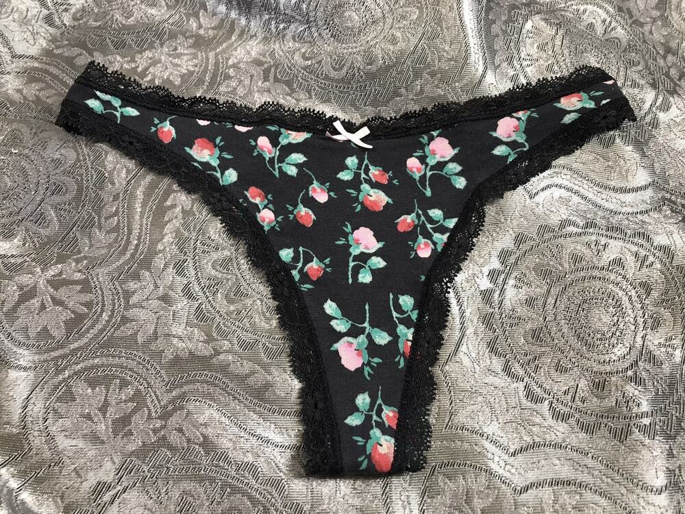 Victoria's Secret VTG 2011 Black Lace Cotton Low Rise Thong Panties XS Floral